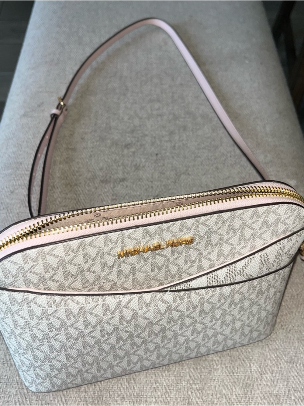 Michael Kors Pink and Vanilla Signature Crossbody with Matching Wallet - Picture 4 of 4